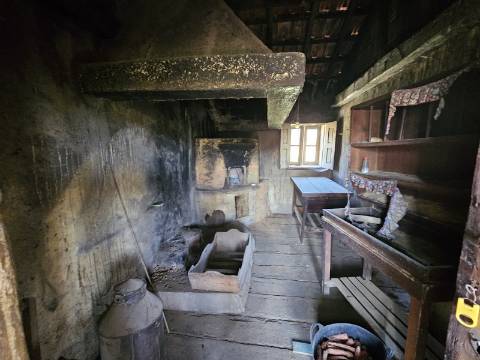 Moradia para restauro em Outeirinho, Cabeceiras de Basto