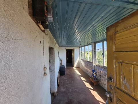 Moradia para restauro em Outeirinho, Cabeceiras de Basto