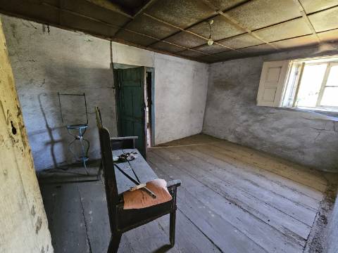 Moradia para restauro em Outeirinho, Cabeceiras de Basto