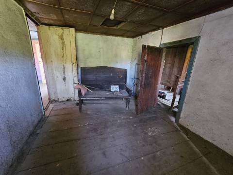 Moradia para restauro em Outeirinho, Cabeceiras de Basto