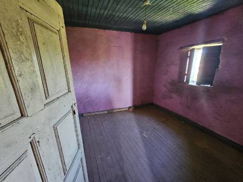 Moradia para restauro em Outeirinho, Cabeceiras de Basto