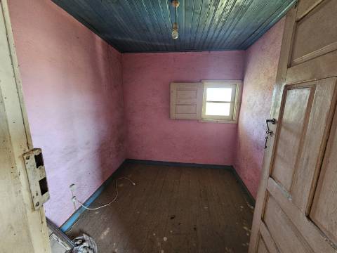 Moradia para restauro em Outeirinho, Cabeceiras de Basto