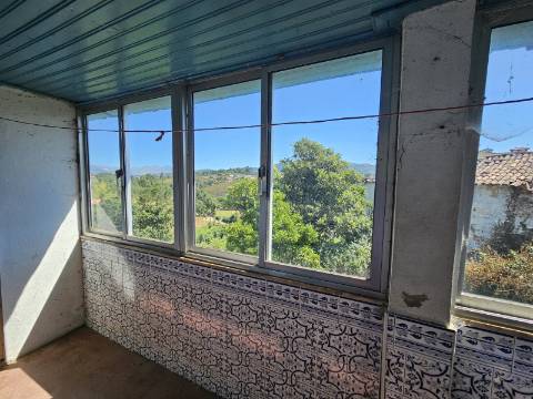 Moradia para restauro em Outeirinho, Cabeceiras de Basto