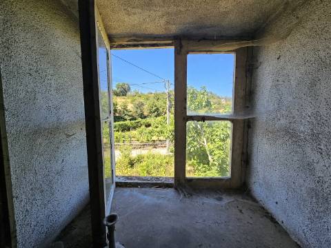 Moradia para restauro em Outeirinho, Cabeceiras de Basto