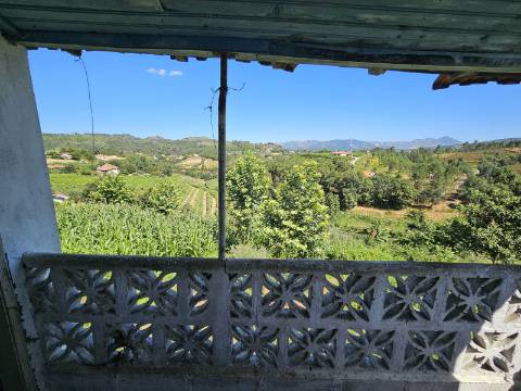 Moradia para restauro em Outeirinho, Cabeceiras de Basto