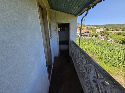 Moradia para restauro em Outeirinho, Cabeceiras de Basto