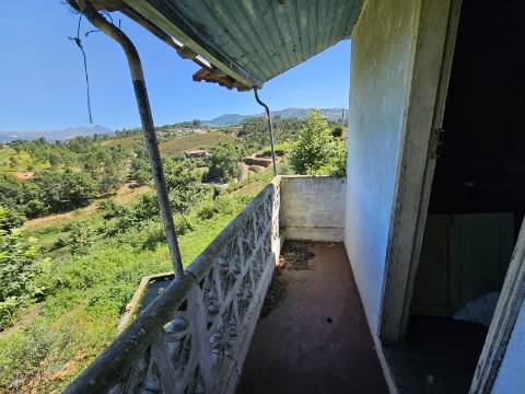 Moradia para restauro em Outeirinho, Cabeceiras de Basto