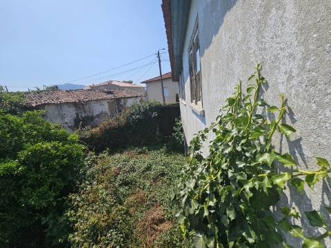 Moradia para restauro em Outeirinho, Cabeceiras de Basto