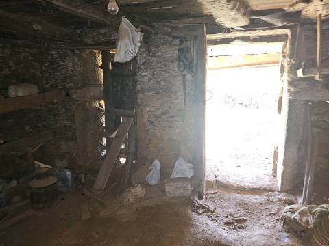 Moradia para restauro em Outeirinho, Cabeceiras de Basto