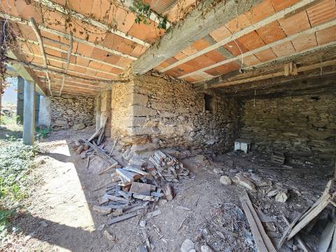 Moradia para restauro em Outeirinho, Cabeceiras de Basto
