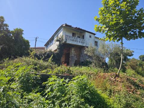 Moradia para restauro em Outeirinho, Cabeceiras de Basto