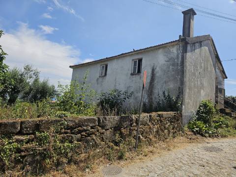 Moradia para restauro em Outeirinho, Cabeceiras de Basto
