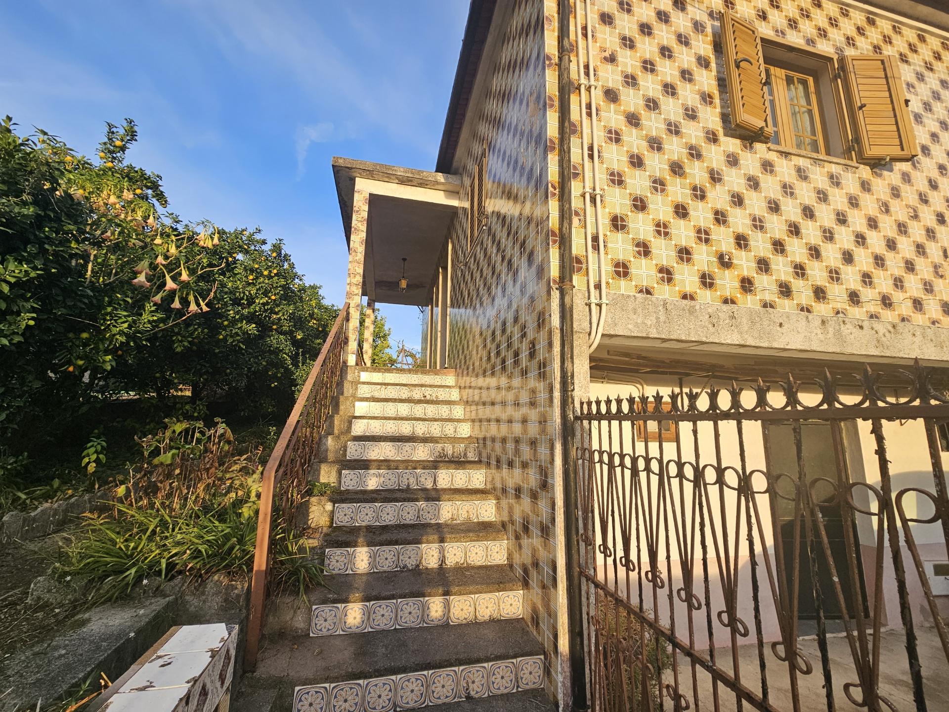Moradia T4 com terreno, em Cavez, Cabeceiras de Basto