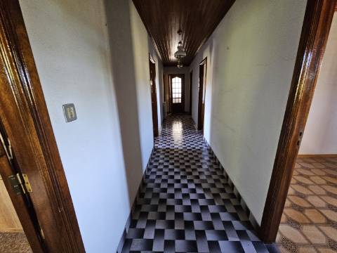 Moradia T4 com terreno, em Cavez, Cabeceiras de Basto