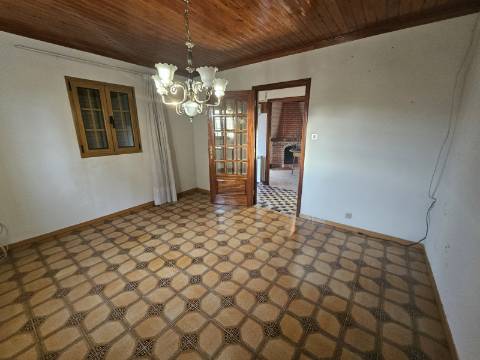 Moradia T4 com terreno, em Cavez, Cabeceiras de Basto