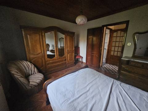 Moradia T4 com terreno, em Cavez, Cabeceiras de Basto