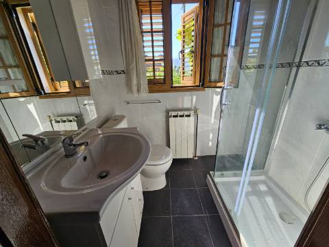 Moradia T4 com terreno, em Cavez, Cabeceiras de Basto