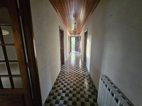 Moradia T4 com terreno, em Cavez, Cabeceiras de Basto