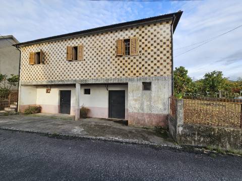 Moradia T4 com terreno, em Cavez, Cabeceiras de Basto