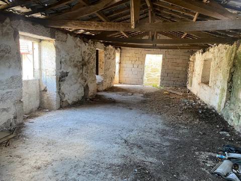 Casa Rústica em Pedra para Recuperar - Boadela, Pedraça | Cabeceiras de Basto