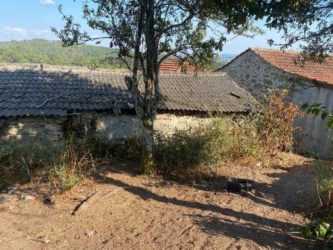 Casa Rústica em Pedra para Recuperar - Boadela, Pedraça | Cabeceiras de Basto