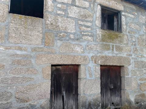 Casa Rústica em Pedra para Recuperar - Boadela, Pedraça | Cabeceiras de Basto