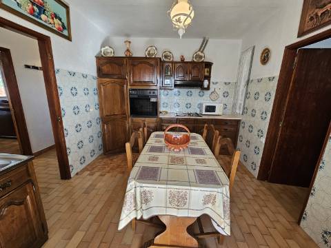 Moradia de 3 Pisos para arrendamento - Moimenta, Cabeceiras de Basto