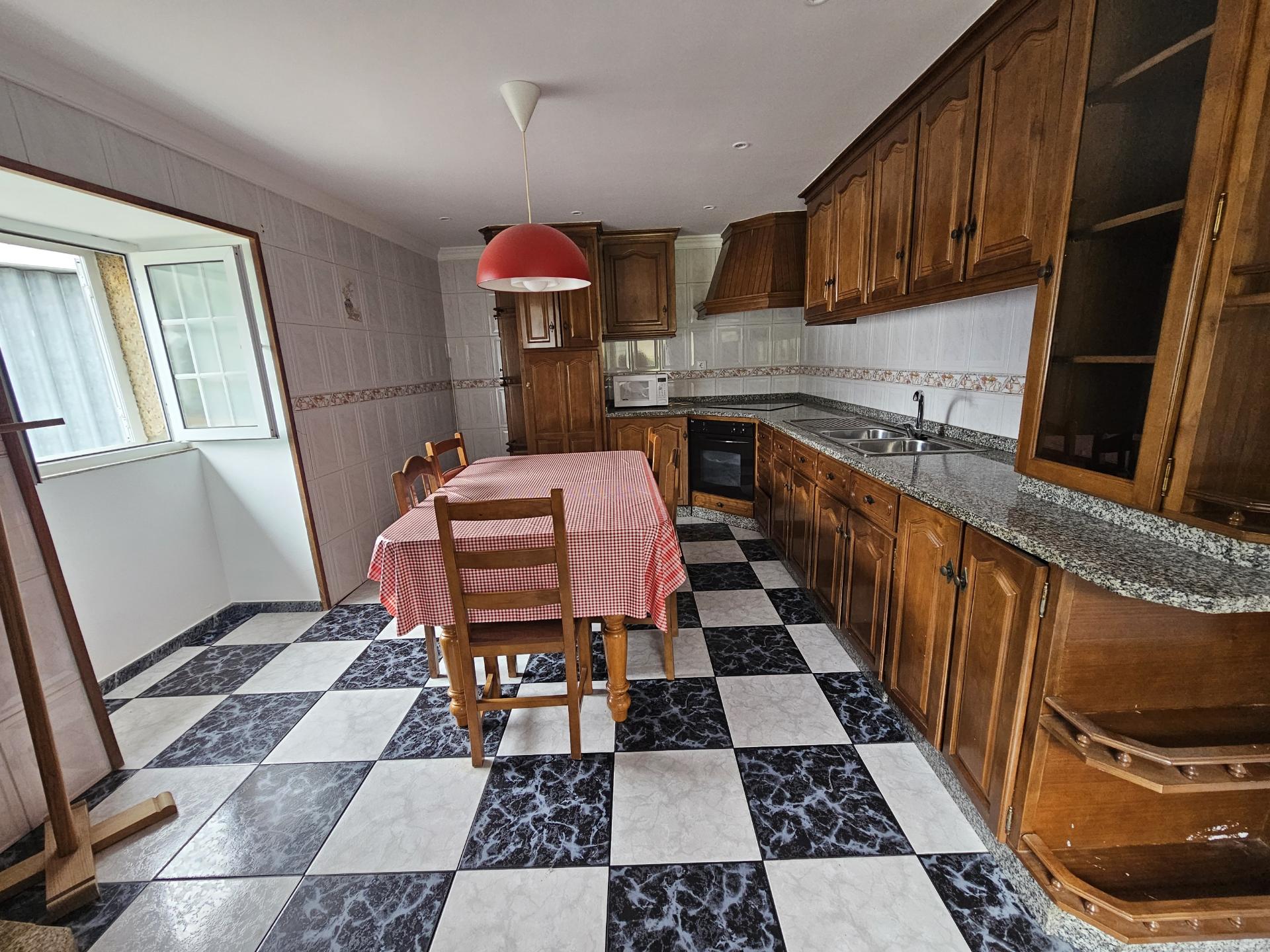 Moradia T2 em pedra para arrendamento em Alvite, Cabeceiras de Basto