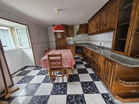 Moradia T2 em pedra para arrendamento em Alvite, Cabeceiras de Basto