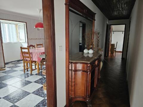 Moradia T2 em pedra para arrendamento em Alvite, Cabeceiras de Basto