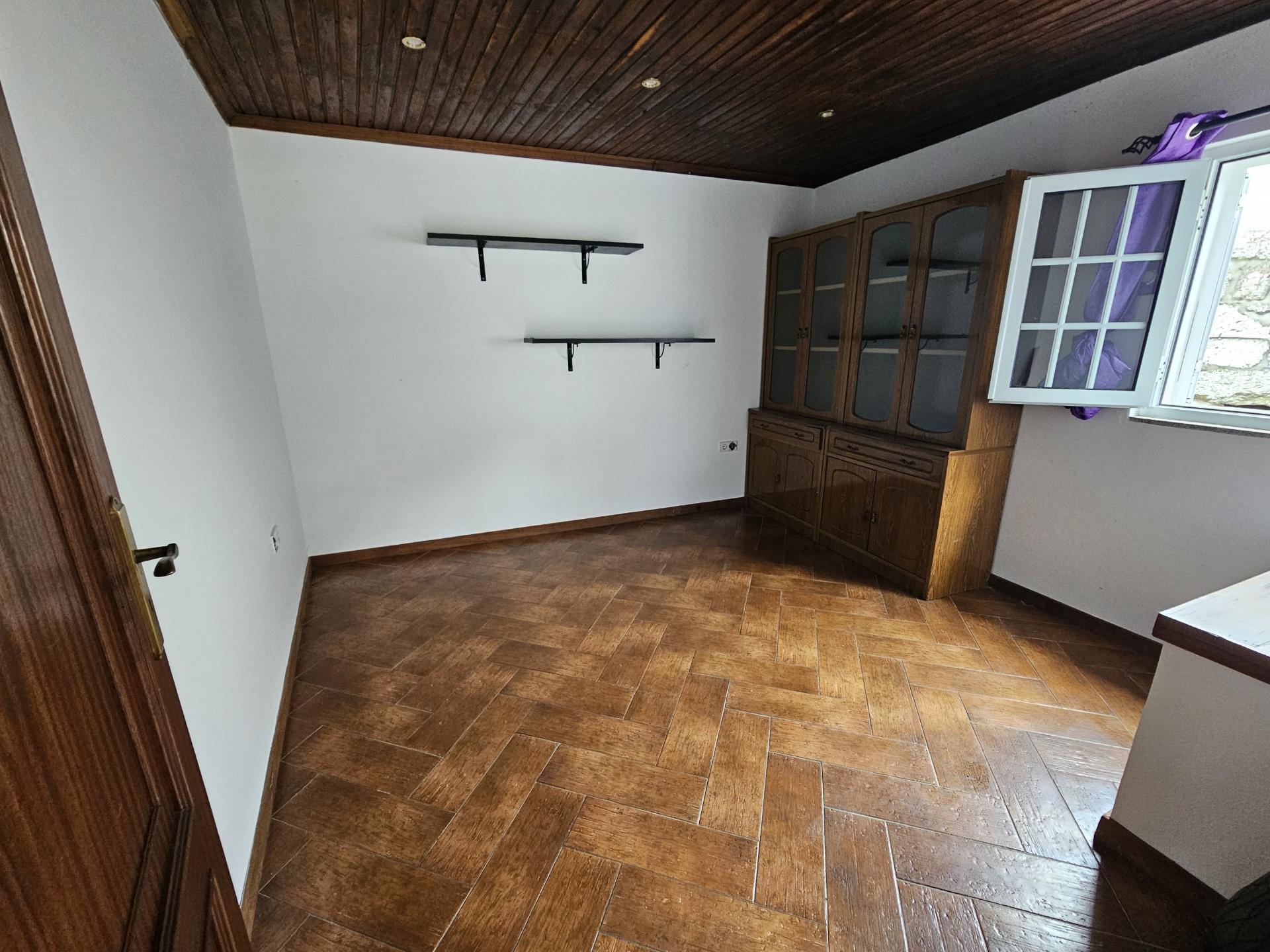 Moradia T2 em pedra para arrendamento em Alvite, Cabeceiras de Basto