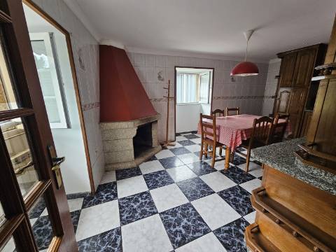 Moradia T2 em pedra para arrendamento em Alvite, Cabeceiras de Basto