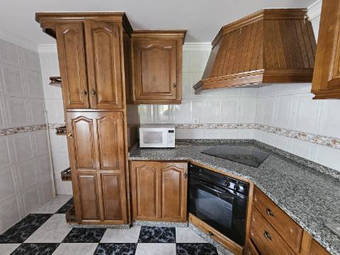 Moradia T2 em pedra para arrendamento em Alvite, Cabeceiras de Basto