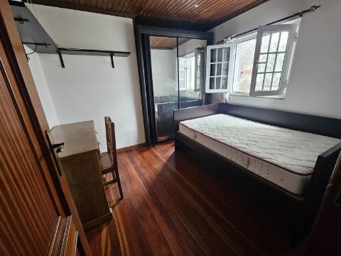 Moradia T2 em pedra para arrendamento em Alvite, Cabeceiras de Basto