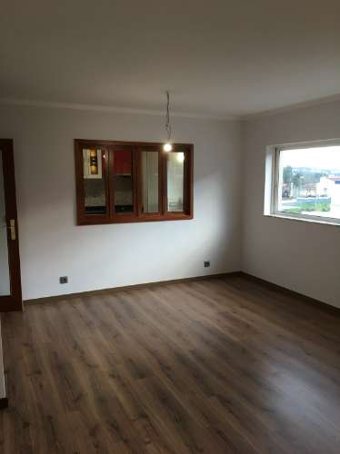 Apartamento T3 com garagem em Valbom