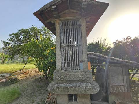 Moradia T4, em pedra, com terreno de 2.366 m² e Espigueiro datado de 1933 - Cerva, Ribeira de Pena