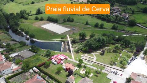 Moradia T4, em pedra, com terreno de 2.366 m² e Espigueiro datado de 1933 - Cerva, Ribeira de Pena