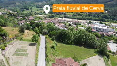 Moradia T4, em pedra, com terreno de 2.366 m² e Espigueiro datado de 1933 - Cerva, Ribeira de Pena