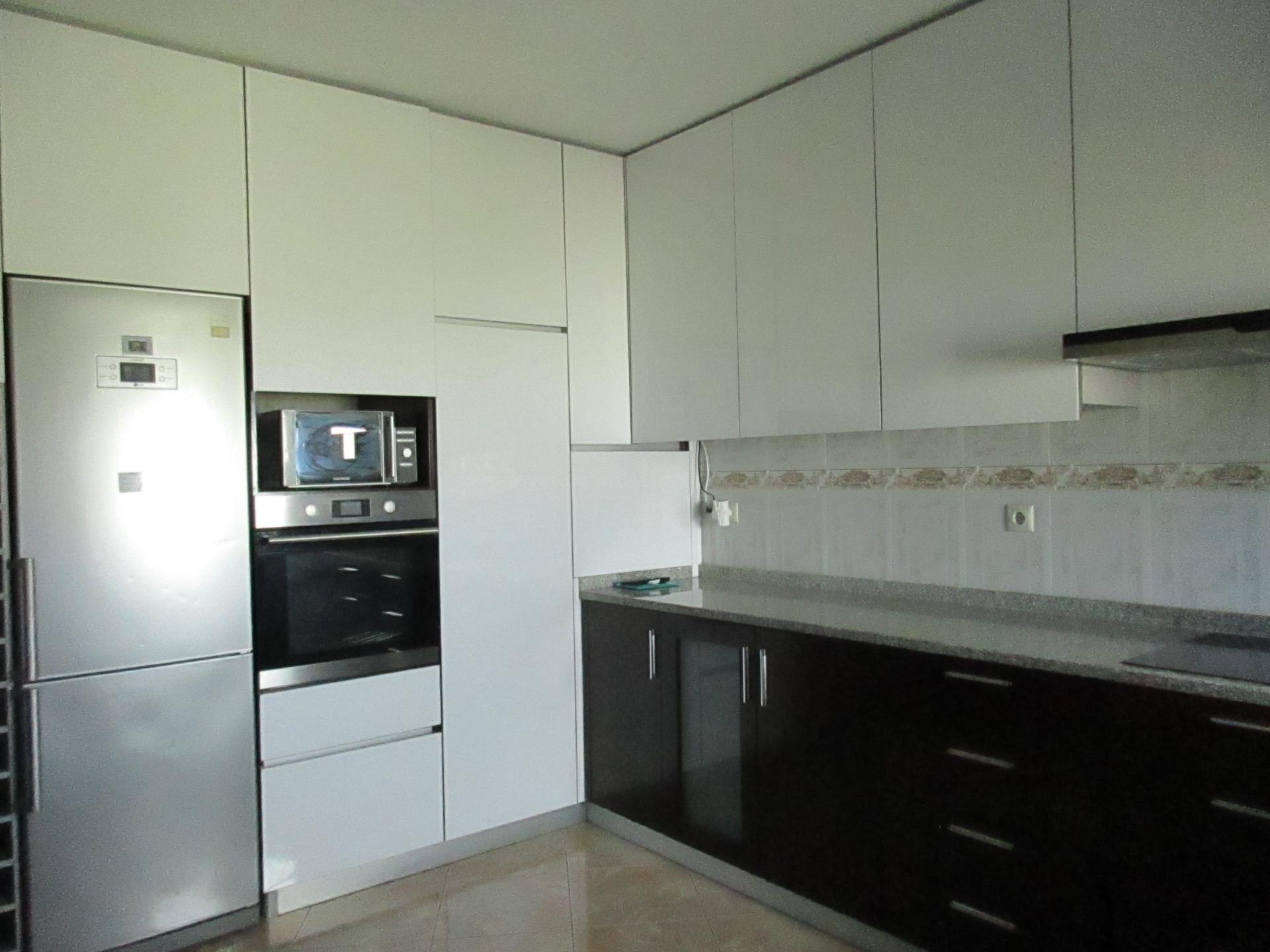 Andar moradia c/ sótão, terraço e aparcamento privado