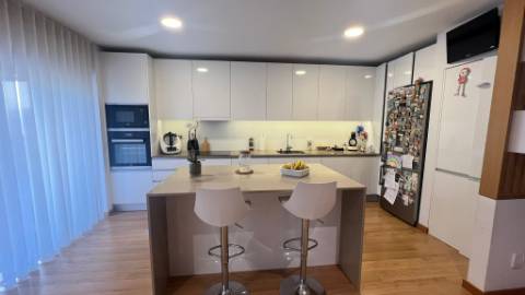 T3 com piscina e garagem em Ermesinde