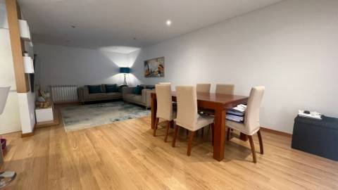 T3 com piscina e garagem em Ermesinde