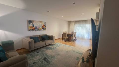 T3 com piscina e garagem em Ermesinde