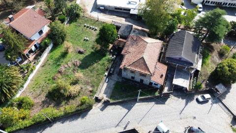 Moradia para restauro em Moreira de Cónegos