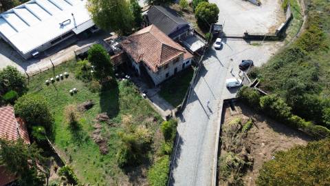 Moradia para restauro em Moreira de Cónegos