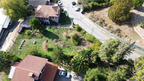 Moradia para restauro em Moreira de Cónegos