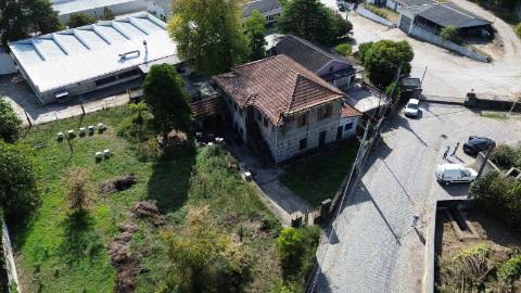 Moradia para restauro em Moreira de Cónegos
