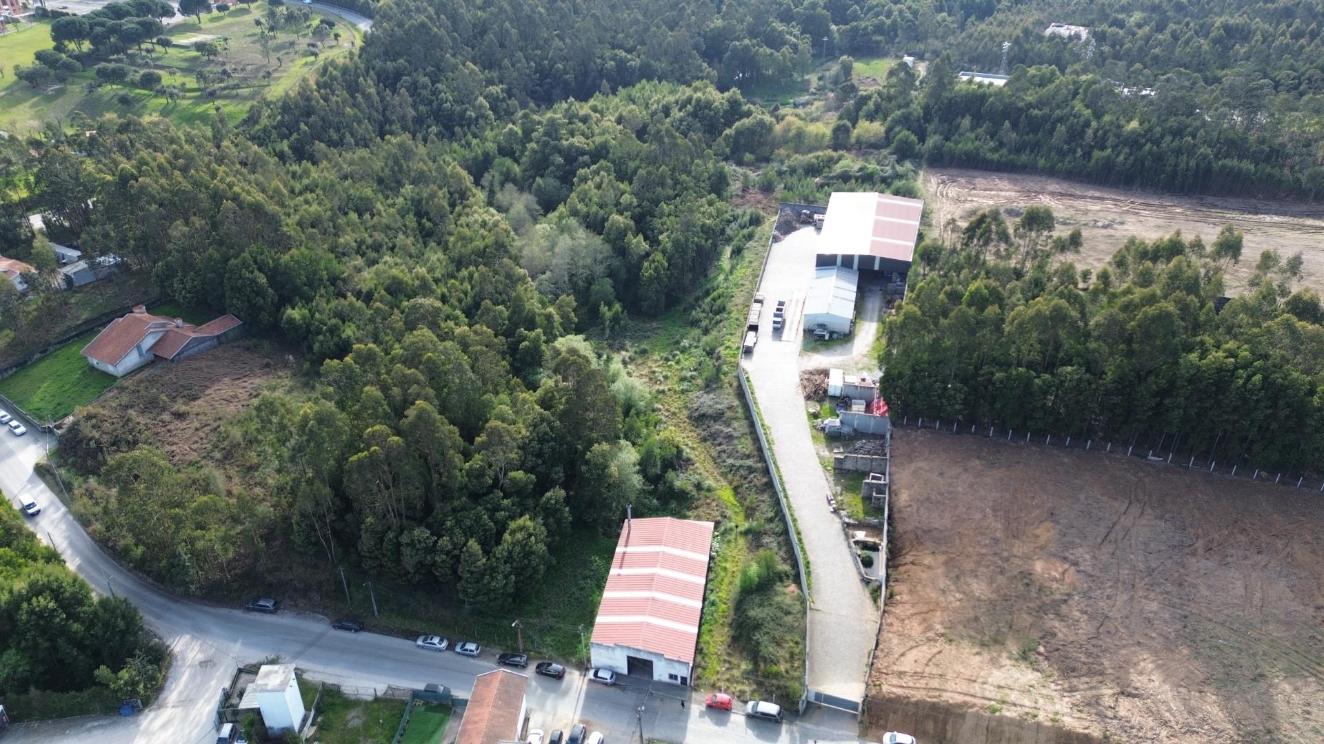 Terreno em Grijó com área industrial