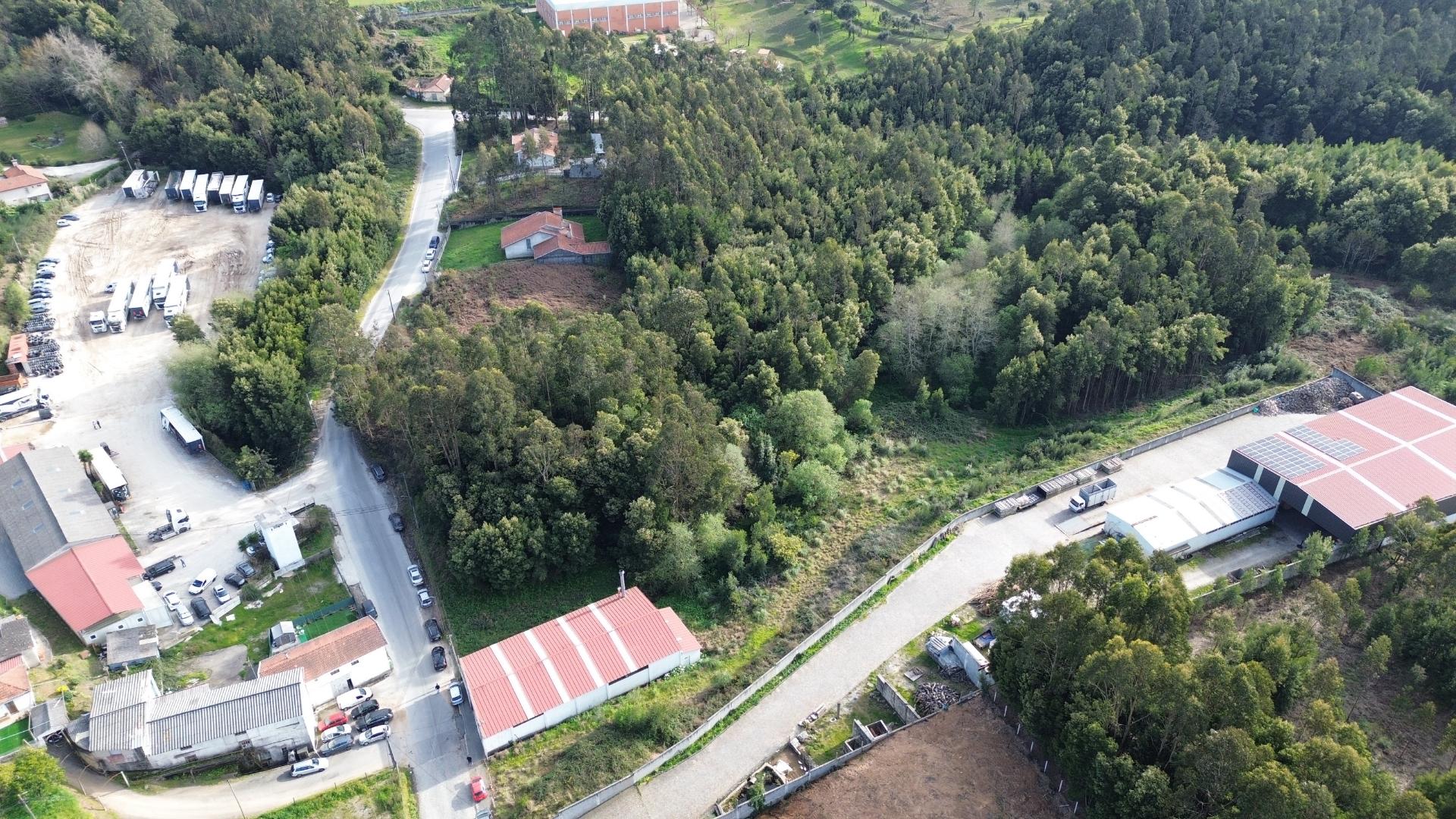 Terreno em Grijó com área industrial