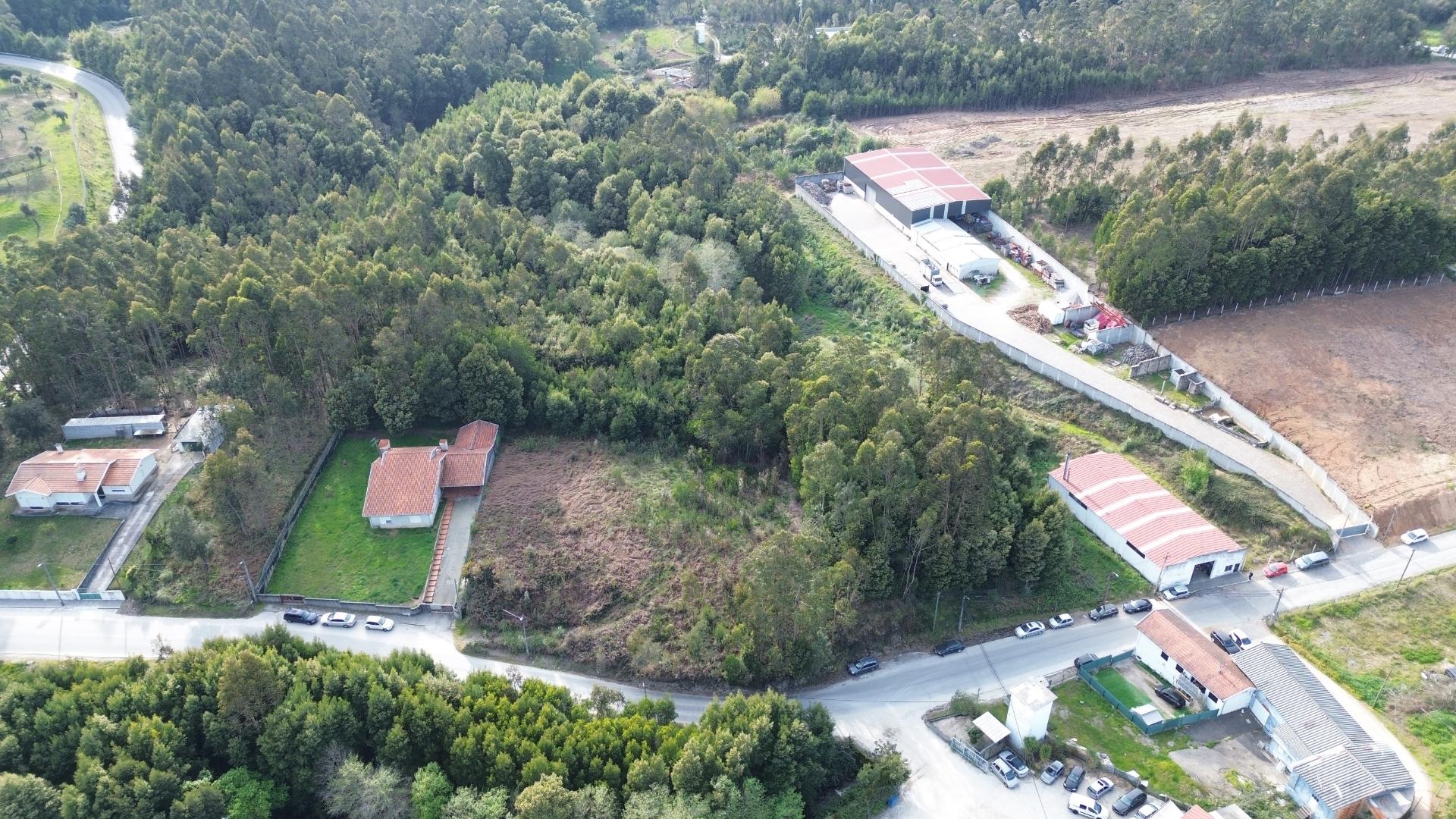 Terreno em Grijó com área industrial