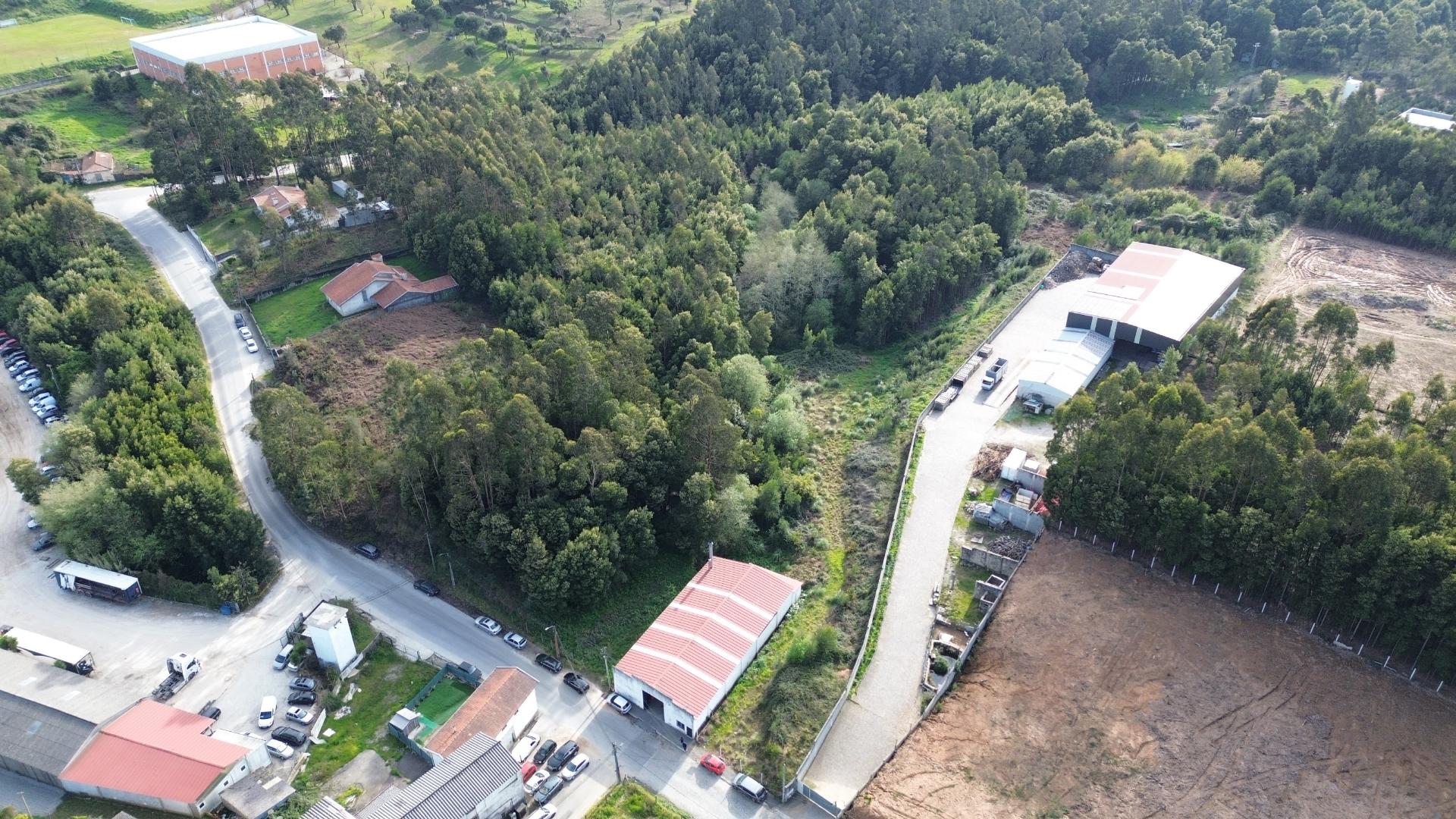 Terreno em Grijó com área industrial